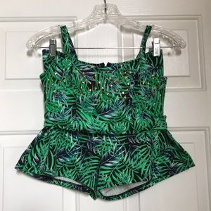 Victoria’s Secret PINK outfit plants crop shorts